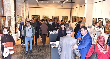 MUM KOKUSU SERGİSİ SANATSEVERLERDEN YOĞUN İLGİ GÖRDÜ