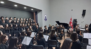 TRABZON AKÇAABAT GÜZEL SANATLAR LİSESİ’NDE 10 KASIM ANMA TÖRENİ