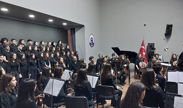 TRABZON AKÇAABAT GÜZEL SANATLAR LİSESİ’NDE 10 KASIM ANMA TÖRENİ