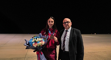 TRABZONSPOR’UN AVRUPA ÜÇÜNCÜSÜ SPORCUSU DİLARA SAK TRABZON’A DÖNDÜ