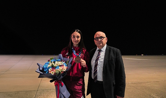 TRABZONSPOR’UN AVRUPA ÜÇÜNCÜSÜ SPORCUSU DİLARA SAK TRABZON’A DÖNDÜ