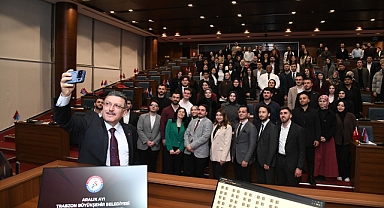 BAŞKAN GENÇ’TEN ÖĞRENCİLERE YENİ YIL MÜJDESİ