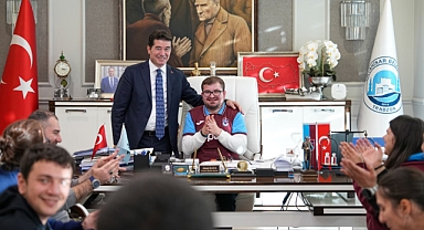 BAŞKAN KAYA, ÖZEL BİREYLERİ AĞIRLADI, MAKAMINI DEVRETTİ