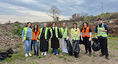 BÜYÜKŞEHİR EKİPLERİNDEN SAHİL TEMİZLİĞİ ÇALIŞMASI