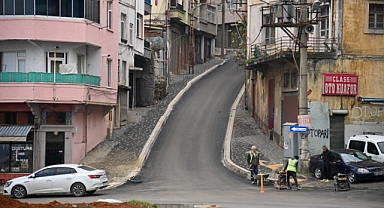 BÜYÜKŞEHİR'İN YOL ÇALIŞMALARI GECE GÜNDÜZ SÜRÜYOR 
