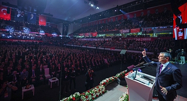 CHP KURULTAYI'NDA ÖZEL'İN LİSTESİ FİRESİZ ONAY ALDI