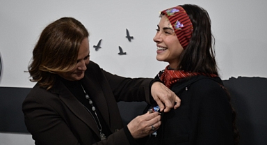 ÜNLÜ OYUNCU BÜYÜKŞEHİR'İN KADIN YAŞAM VE İSTİHDAM MERKEZİ’NE HAYRAN KALDI