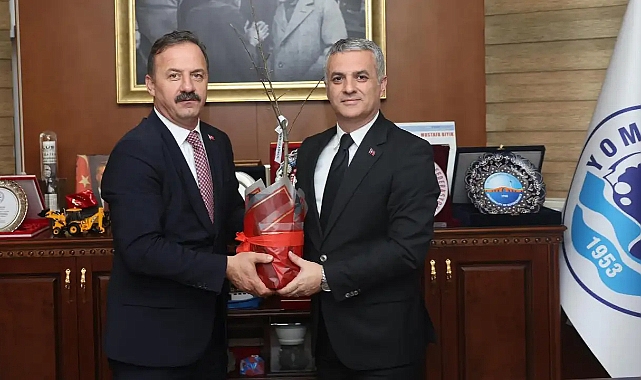 YAVUZ AĞIRALİOĞLU’NDAN YOMRA BELEDİYESİ’NE NEZAKET ZİYARETİ