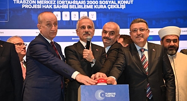 BAŞKAN GENÇ, KURA ÇEKİM TÖRENİNDE AÇIKLADI: SOSYAL KONUT İÇİN ARSA ÜRETECEĞİZ