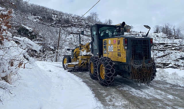 BÜYÜKŞEHİR EKİPLERİ KARLA MÜCADELEYİ SÜRDÜRÜYOR