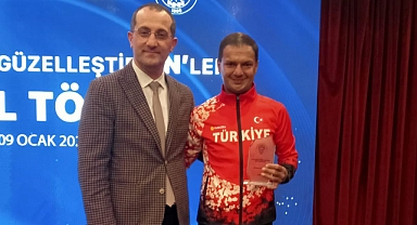 BÜYÜKŞEHİR’İN ÖZEL SPORCUSU EMRAH’A ANLAMLI ÖDÜL