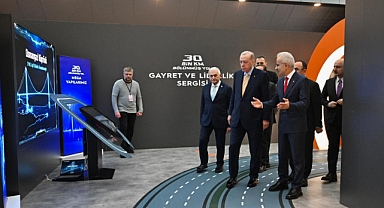  ERDOĞAN VE BAKAN URALOĞLU’NDAN “30 BİN KİLOMETRE BÖLÜNMÜŞ YOL” SERGİSİNE ZİYARET