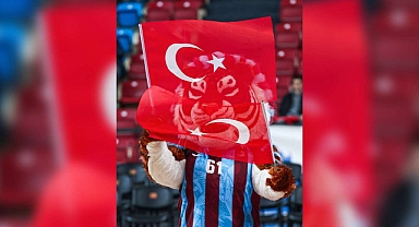 TRABZONSPOR TARAFTARI BAYRAĞINA BASKETBOLDA DA SAHİP ÇIKTI