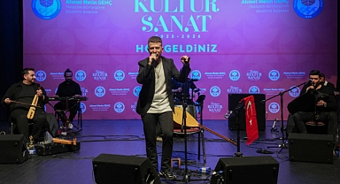 VOLKAN ARSLAN’DAN TÜRK BAYRAĞIYLA ANLAMLI KONSER