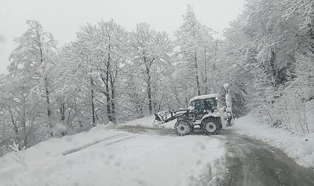 BÜYÜKŞEHİR EKİPLERİ KARLA MÜCADELEYİ SÜRDÜRÜYOR