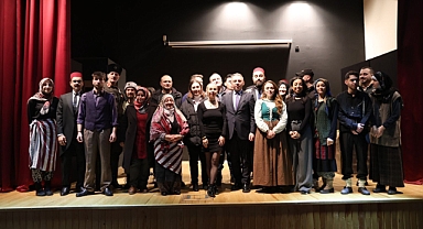 BÜYÜKŞEHİR TİYATROSU İLÇELERDE BÜYÜK İLGİ GÖRDÜ 