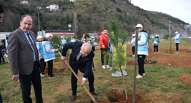 FİDANLAR MARATON ANISINA TOPRAKLA BULUŞTU