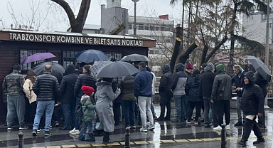 TRABZONSPOR TARAFTARI BİLETLERE AKIN ETTİ!