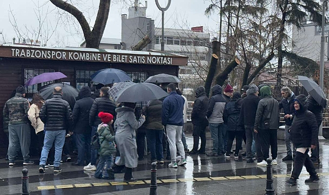 TRABZONSPOR TARAFTARI BİLETLERE AKIN ETTİ!