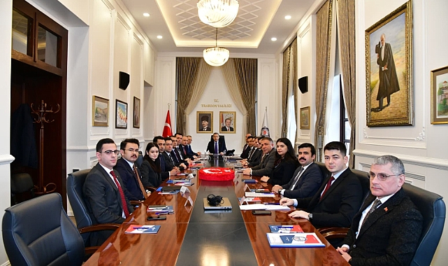 VALİ ŞAHİN, MÜLKİ İDARE AMİRLERİYLE TOPLANTI YAPTI