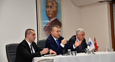 VALİ TAHİR ŞAHİN OF’TA MUHTARLARLA BİR ARAYA GELDİ