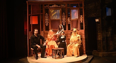 YALANCININ MUMU TRABZON’DA TİYATROSEVERLERLE BULUŞTU