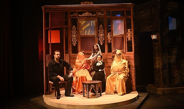 YALANCININ MUMU TRABZON’DA TİYATROSEVERLERLE BULUŞTU