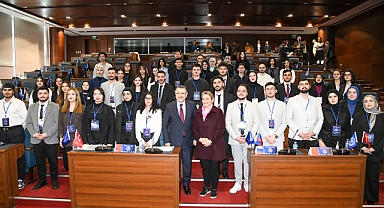 YENİ DÜZEN GENÇLERİMİZİN OMUZLARINDA YÜKSELECEK