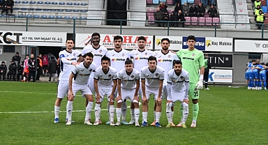 1461 TRABZON FK İKİ KIRMIZI KARTLA 9 KİŞİ KALDI, MAÇ BERABERE BİTTİ