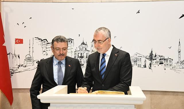 BAKAN IŞIKHAN’DAN TRABZON BÜYÜKŞEHİR BELEDİYESİ’NE ZİYARET
