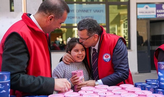 BAŞKAN GENÇ MİNİKLERİN HEYECANINA ORTAK OLDU