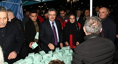 BAŞKAN GENÇ’TEN KADİR GECESİ’NDE KANDİL SİMİDİ İKRAMI