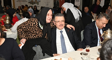 BAŞKAN GENÇ: “YETİMLERİN DERTLERİYLE DERTLENMEK BİZİM GÖREVİMİZDİR”