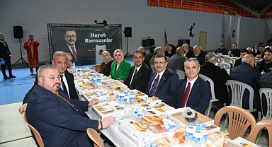 BAŞKAN GENÇ, YOMRA’DA GÖNÜL SOFRASINDA VATANDAŞLARLA BULUŞTU