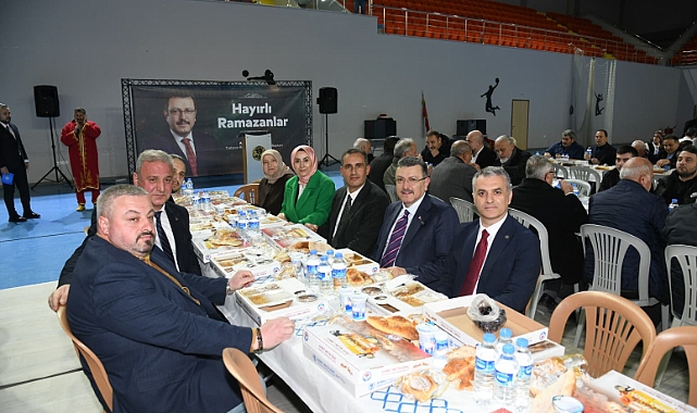 BAŞKAN GENÇ, YOMRA’DA GÖNÜL SOFRASINDA VATANDAŞLARLA BULUŞTU