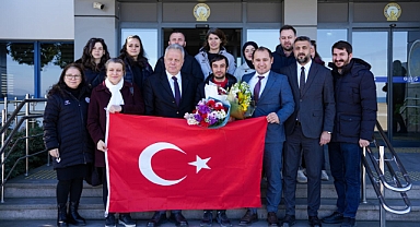 BAŞKAN YARDIMCISI ZORLU, AVRUPA ŞAMPİYONU BUĞRA SELİMZADE’Yİ HAVALİMANINDA KARŞILADI