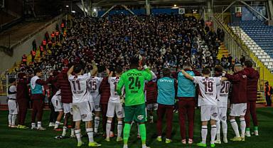 BORDO-MAVİLİLER, KRİTİK DEPLASMANDAN 3 PUANI ALDI