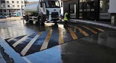 BÜYÜKŞEHİR EKİPLERİNDEN BAYRAM TEMİZLİĞİ