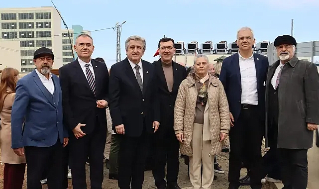 CHP’Lİ HEYETTEN TRABZON ŞEHİR HASTANESİ ÖNÜNDE AÇIKLAMA: “BİLİMSEL RAPORLAR AÇIKLANSIN”