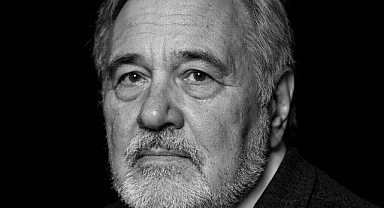 İLBER ORTAYLI HAYATINI KAYBETTİ