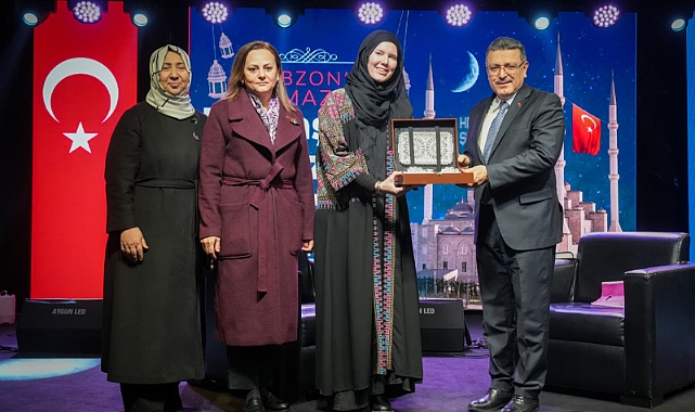 KANADALI YAZAR MOLENDYK: “MÜSLÜMANLIK BANA ALLAH’TAN BİR HEDİYE”