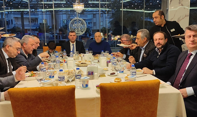 SİVRİKAYA, TÜRKAV VE KTÜ MEZUNLARIYLA İFTARDA BİR ARAYA GELDİ