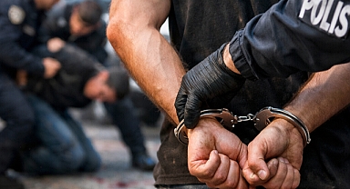 TRABZON’DA KAVGA KANLI BİTTİ! BİR KİŞİ BIÇAKLANDI