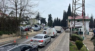 TRABZON’DA MEZARLIK ZİYARETLERİ BAYRAMDA ÇİLEYE DÖNÜŞÜYOR