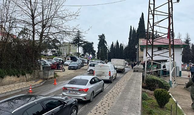 TRABZON’DA MEZARLIK ZİYARETLERİ BAYRAMDA ÇİLEYE DÖNÜŞÜYOR