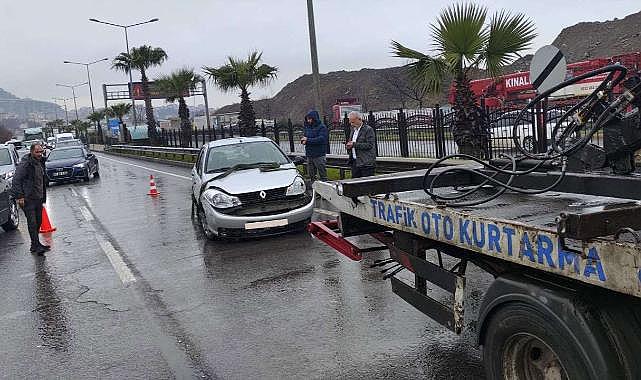 TRABZON’DA YAĞIŞ KAZALARI BERABERİNDE GETİRDİ: 19 ARAÇ HASAR ALDI