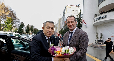 TRABZON VALİSİ TAHİR ŞAHİN’DEN AKÇAABAT BELEDİYESİNE ZİYARET