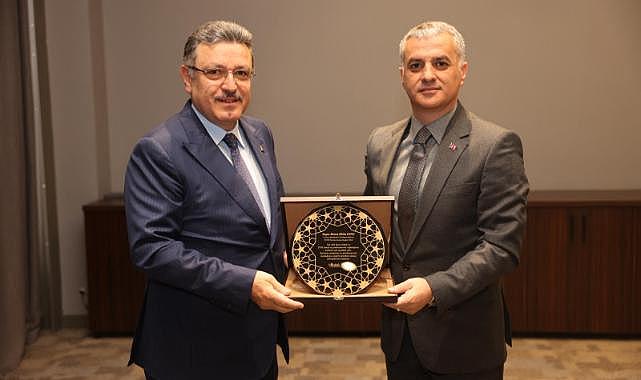 BAŞKAN GENÇ’E TEŞEKKÜR PLAKETİ