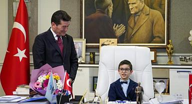 BAŞKAN KAYA, 23 NİSAN’DA KOLTUĞUNU EMİN ARMAN’A DEVRETTİ