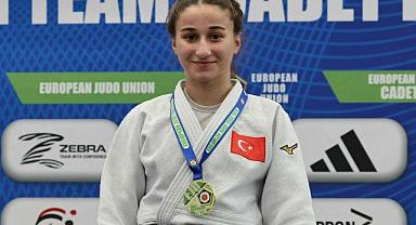 TRABZONLU SPORCULAR GÖVDE GÖSTERİSİNE DEVAM EDİYOR! YAĞMUR YILMAZTÜRK’TEN BİR ALTIN DAHA